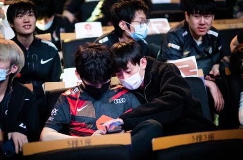 lpl选手集体吃瓜,揭秘电竞圈幕后风云