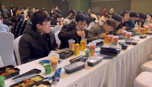 lpl选手集体吃瓜,揭秘电竞圈幕后风云