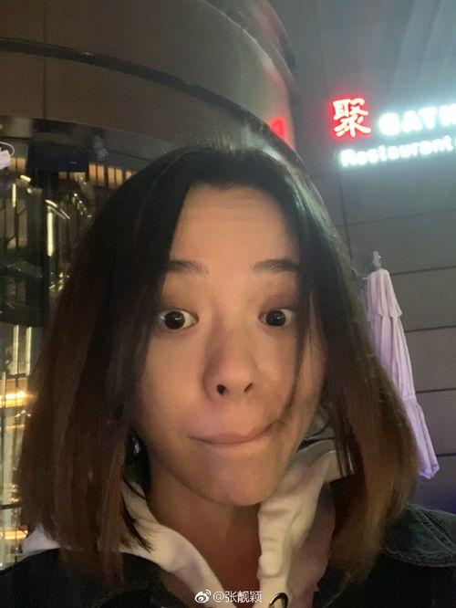 对镜自拍吃瓜,揭秘自拍背后的美食诱惑