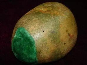 清澈的翡翠吃瓜,清甜如露，品味自然之美