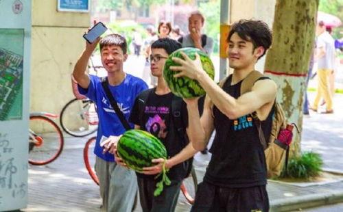 广州吃瓜大学,大学生活的多面镜